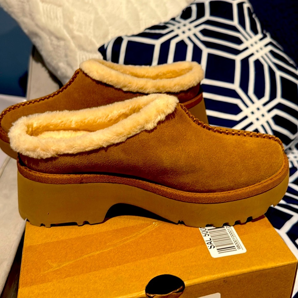 UGG New Heights Cozy Clog size 8 New in Box